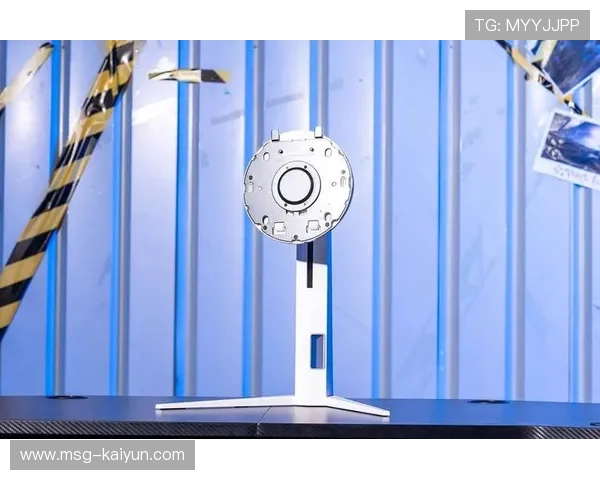 AOC显示器搭载圆偏光护眼技术,助力选手长时间训练 AOC显示器搭载圆偏光护眼技术,助力选手长时间训练