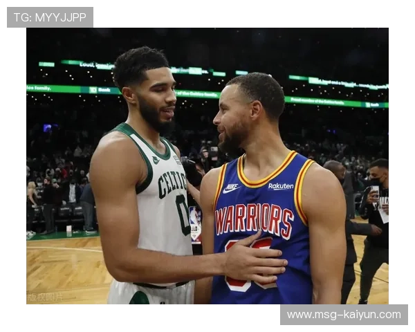 76人乔治抢断暴扣,防守端表现活跃 76人乔治抢断暴扣,防守端表现活跃